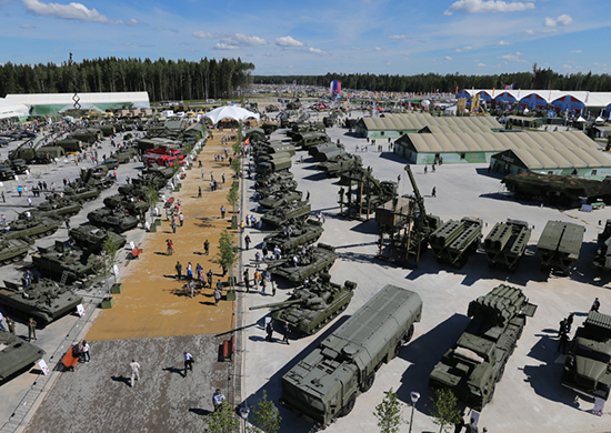 Представители ИЦ «Оптикэнерго» посетили Международный военно-технический форум «Армия-2015»